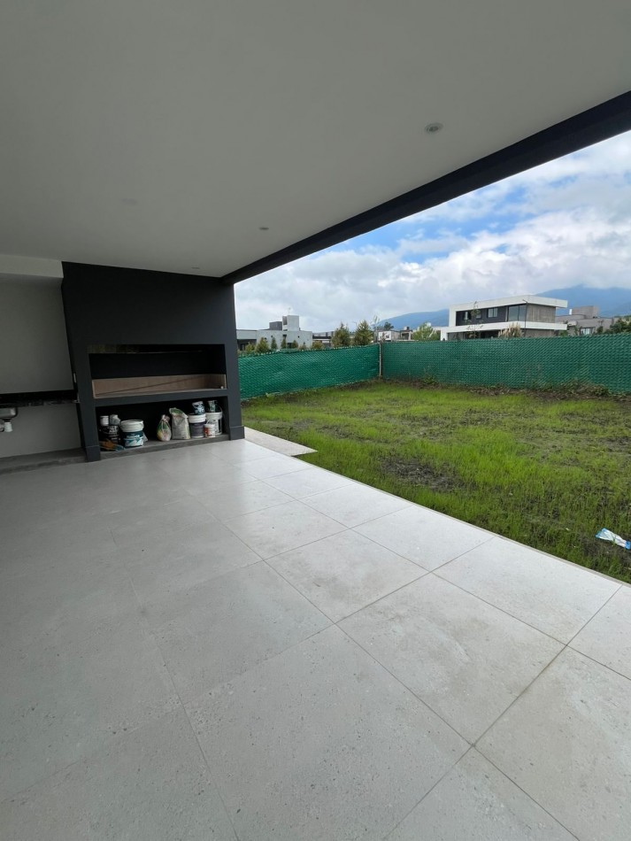 IMPORTANTE CASA EN COUNTRY THE POINT APTA CREDITO 