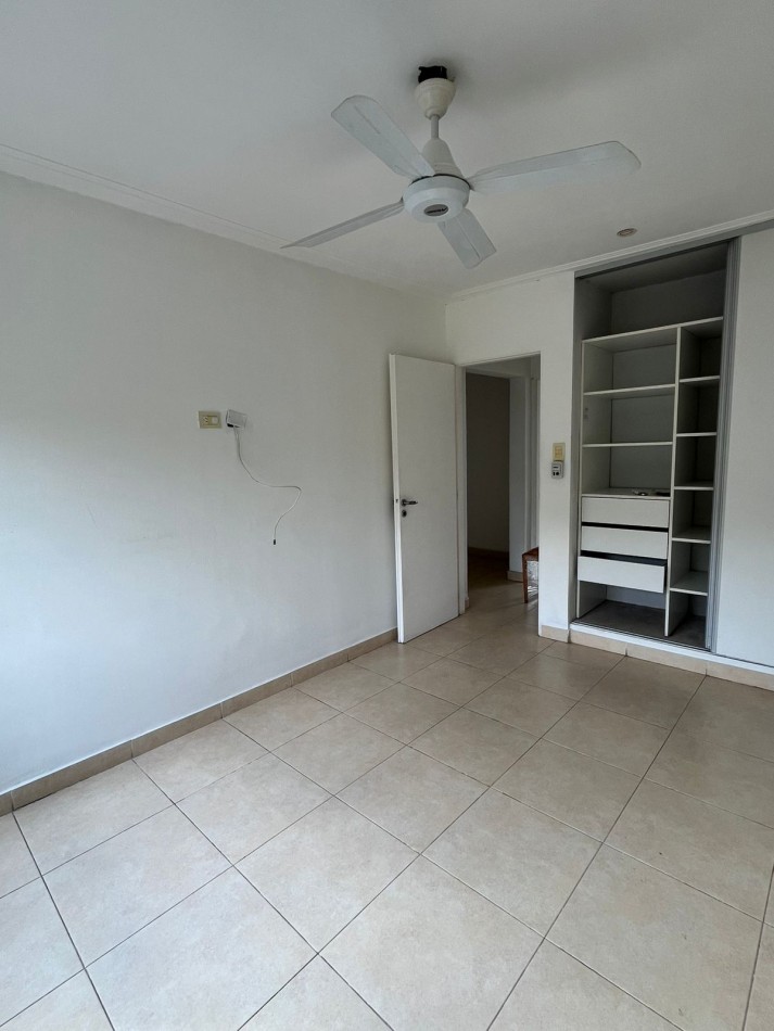 DUPLEX DE TRES DORMITORIOS CON DOS COCHERAS EN COMPLEJO CERRADO SIN EXPENSAS EN YERBA BUENA 