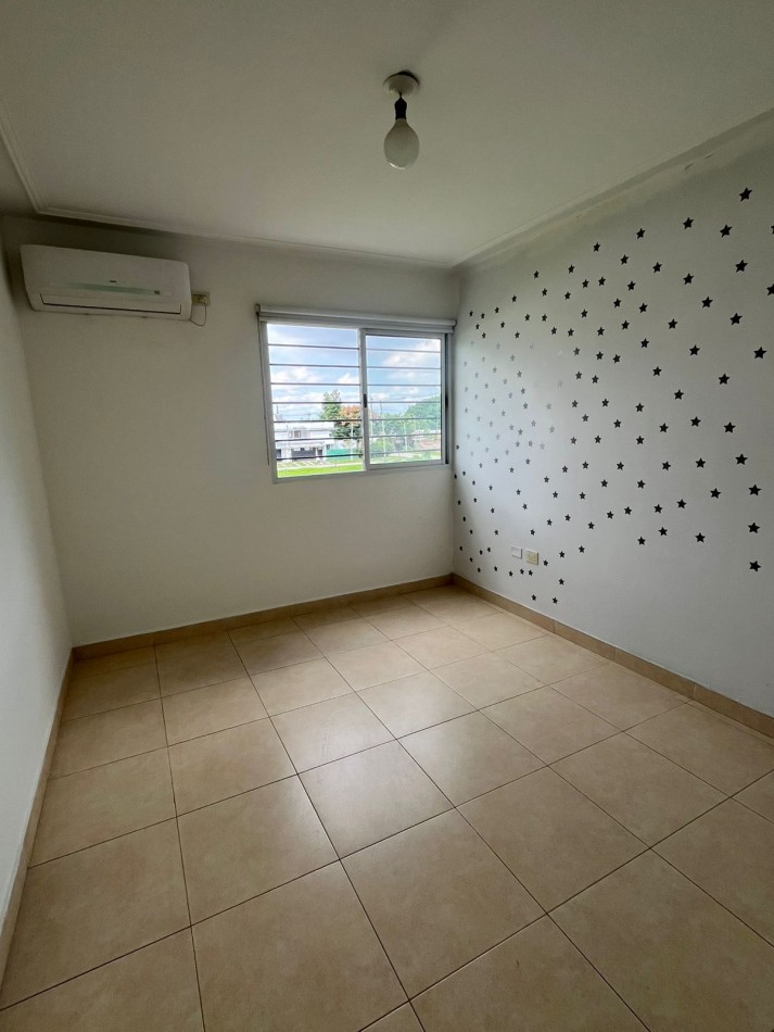 DUPLEX DE TRES DORMITORIOS CON DOS COCHERAS EN COMPLEJO CERRADO SIN EXPENSAS EN YERBA BUENA 