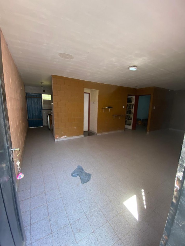 CASA DE DOS DORMITORIOS EN BARRIO 188 VIVIENDAS EN VILLA CARMELA
