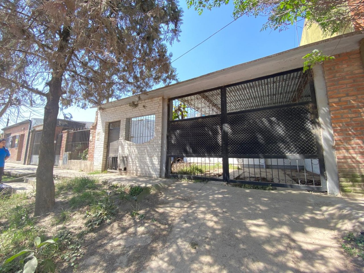 CASA DE DOS DORMITORIOS EN BARRIO 188 VIVIENDAS EN VILLA CARMELA