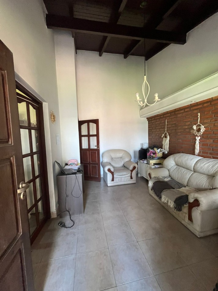 CASA DE TRES DORMITORIOS CON PILETA EN BRASIL AL 500 YERBA BUENA