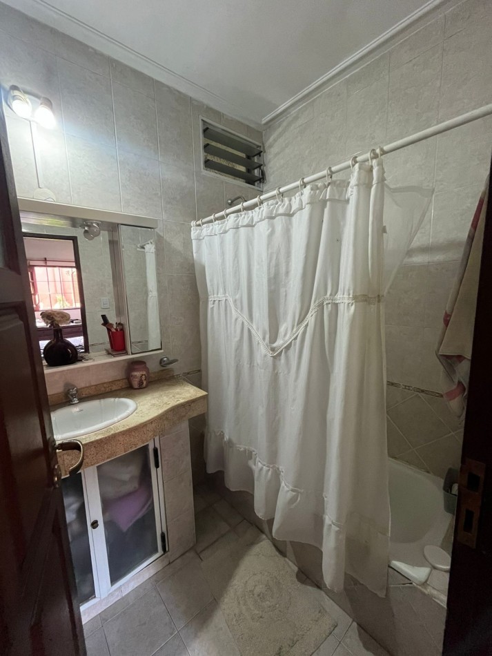 CASA DE TRES DORMITORIOS CON PILETA EN BRASIL AL 500 YERBA BUENA