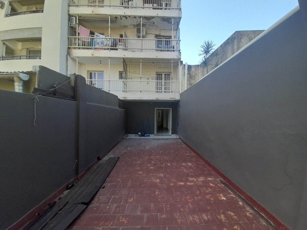 DEPARTAMENTO MONOAMBIENTE CON PATIO ENORME EN PLANTA BAJA EN LAS HERAS 441 BARRIO SUR