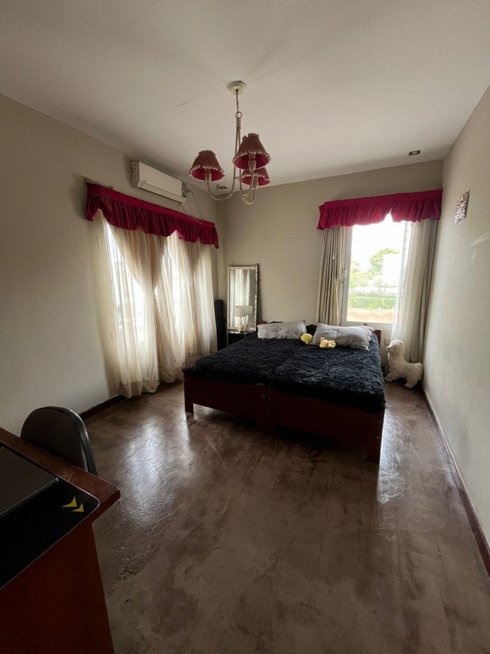 IMPONENTE CASA ESQUINA EN BARRIO CERRADO LA CAÑADITA