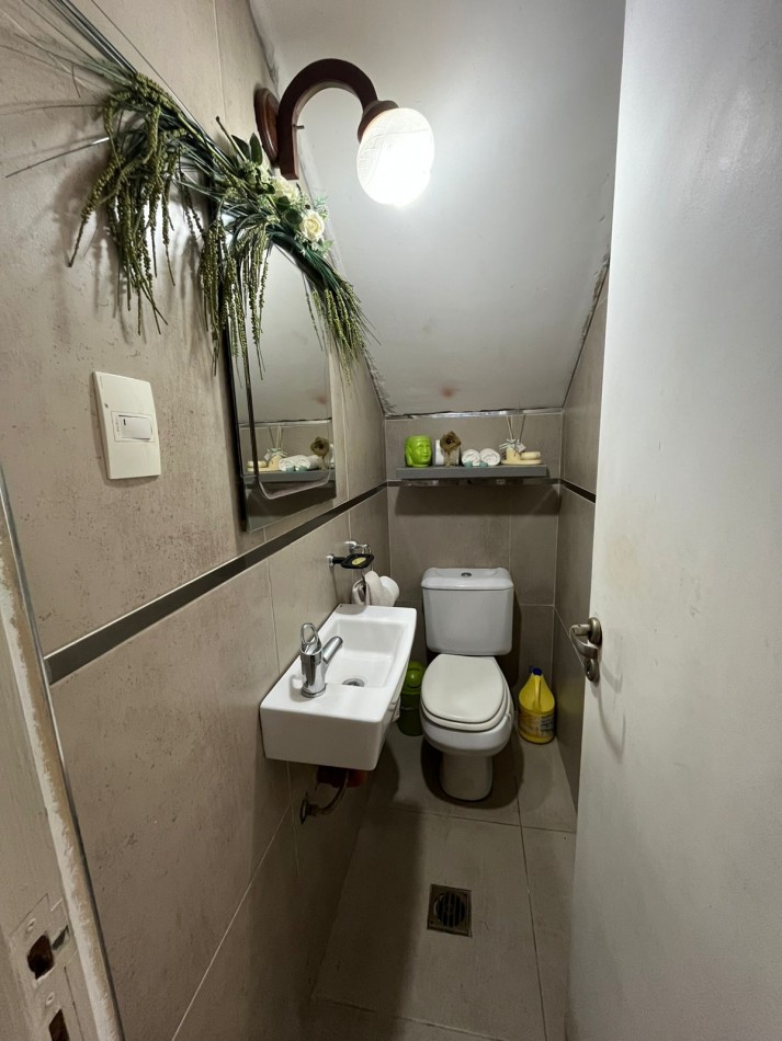IMPONENTE CASA ESQUINA EN BARRIO CERRADO LA CAÑADITA