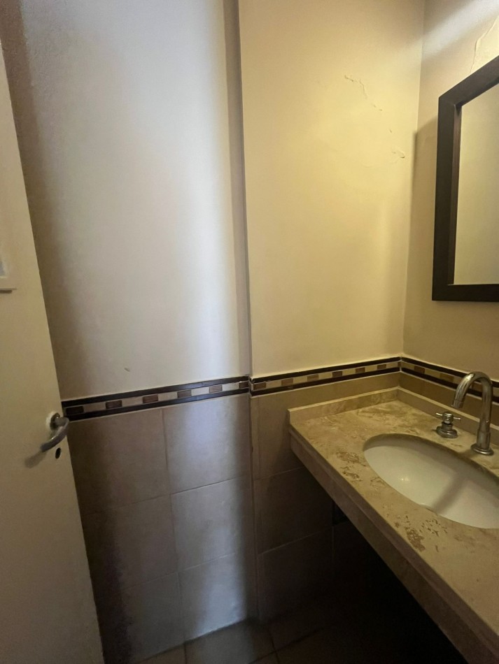 DUPLEX DE TRES DORMITORIOS EN BARRIO CERRADO EN GODOY CRUZ AL 300 CON COCHERAS Y PILETA APTO CREDITO HIPOTECARIO