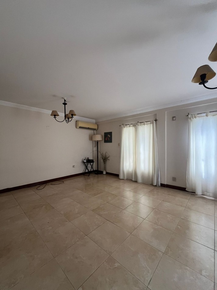 DUPLEX DE TRES DORMITORIOS EN BARRIO CERRADO EN GODOY CRUZ AL 300 CON COCHERAS Y PILETA APTO CREDITO HIPOTECARIO