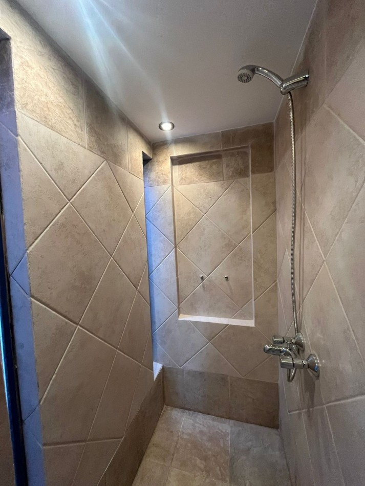 CASA REMODELADA A NUEVO APTA CREDITO HIPOTECARIO EN GODOY CRUZ 391 DE TRES DORMITORIOS CON PILETA Y COCHERA