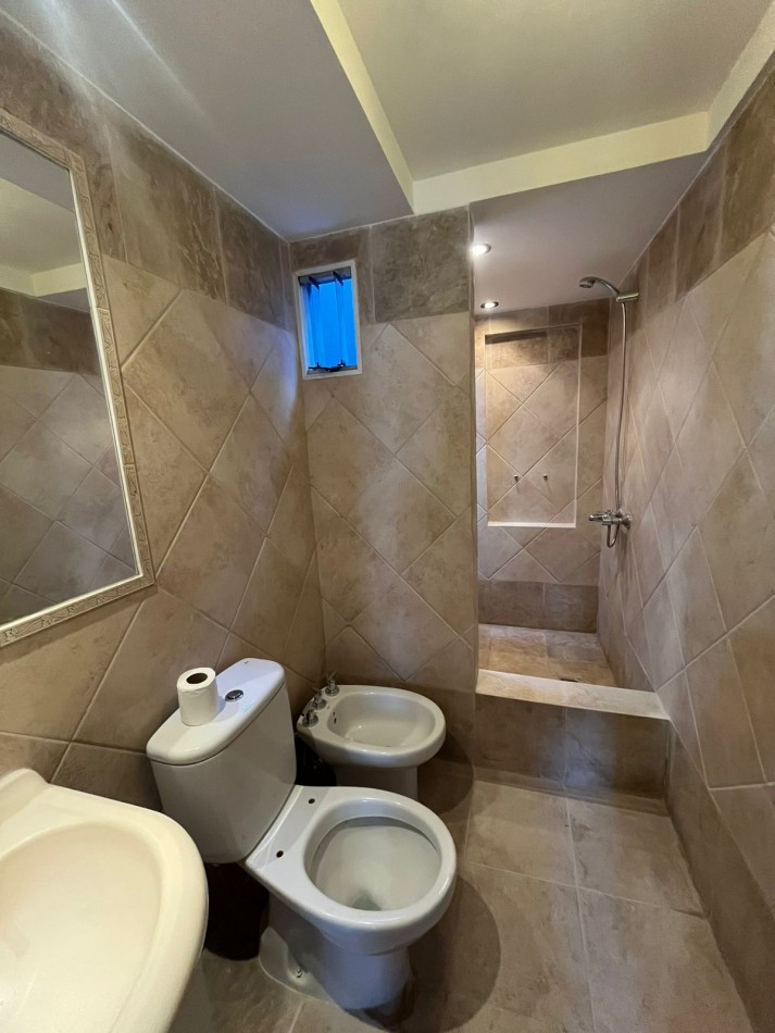 CASA REMODELADA A NUEVO APTA CREDITO HIPOTECARIO EN GODOY CRUZ 391 DE TRES DORMITORIOS CON PILETA Y COCHERA