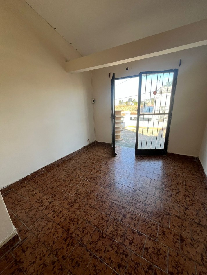 CASA EN BARRIO KENEDY APTA CREDITO CON PILETA Y QUINCHO