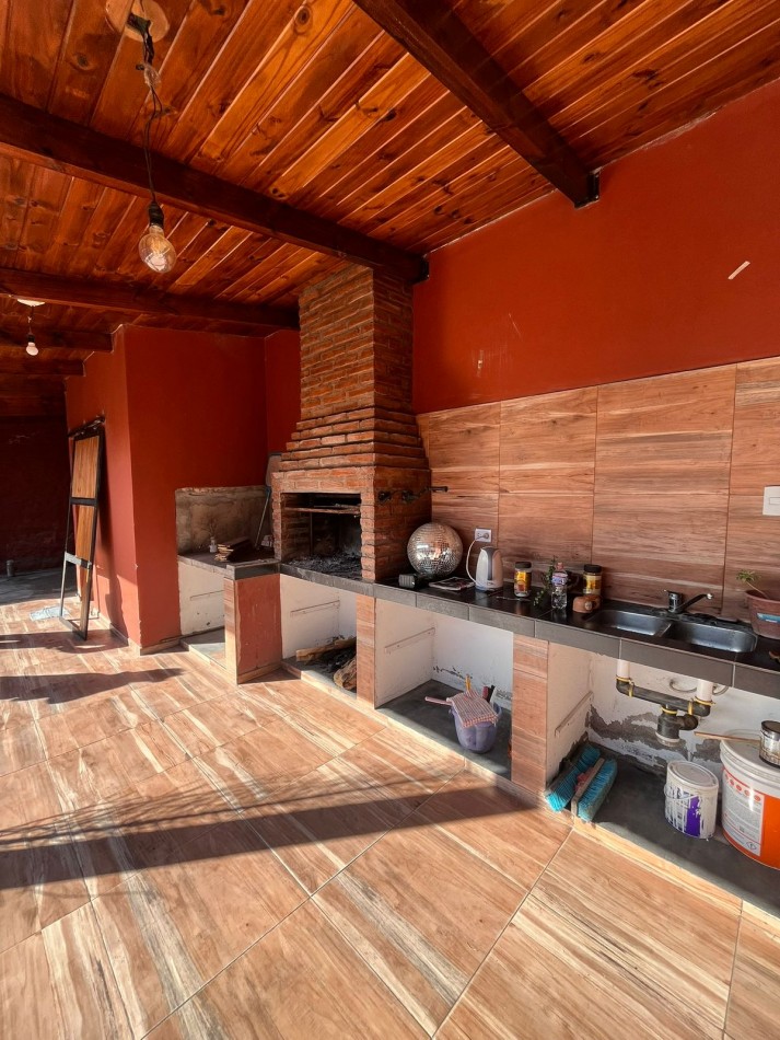 CASA EN BARRIO KENEDY APTA CREDITO CON PILETA Y QUINCHO