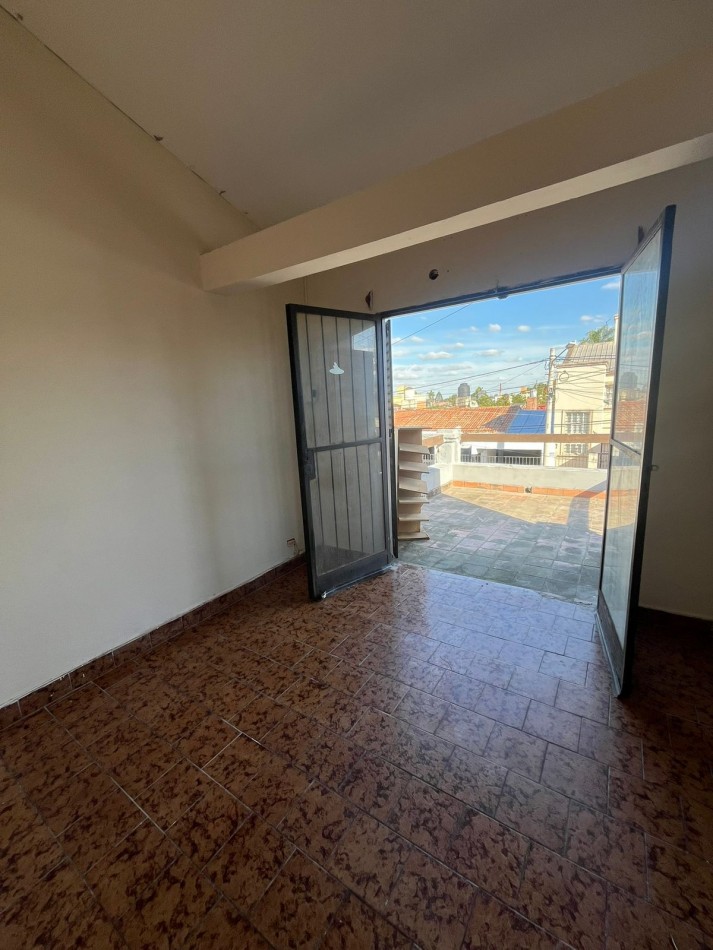 CASA EN BARRIO KENEDY APTA CREDITO CON PILETA Y QUINCHO