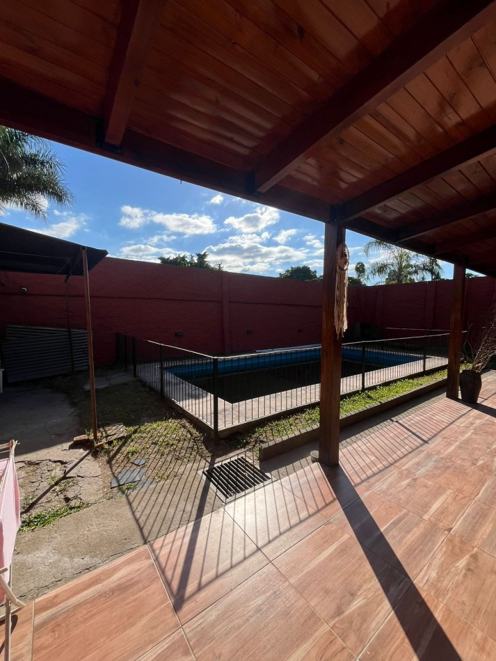 CASA EN BARRIO KENEDY APTA CREDITO CON PILETA Y QUINCHO
