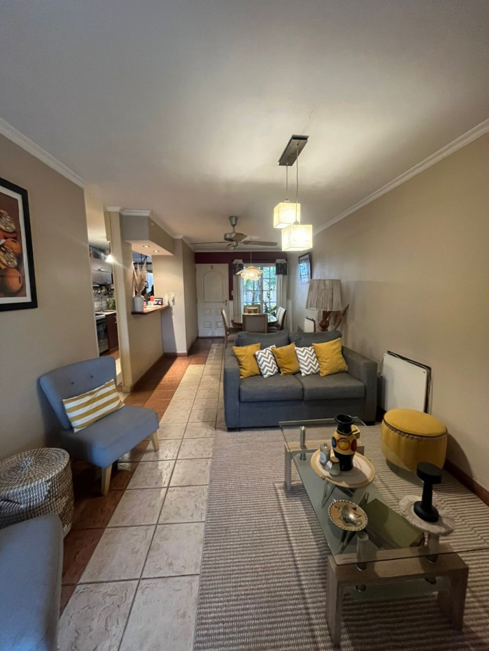 HERMOSA CASA APTA CREDITO EN BARRIO AGRIMENSOR SANTIAGO AL 4500 APTA CREDITO 