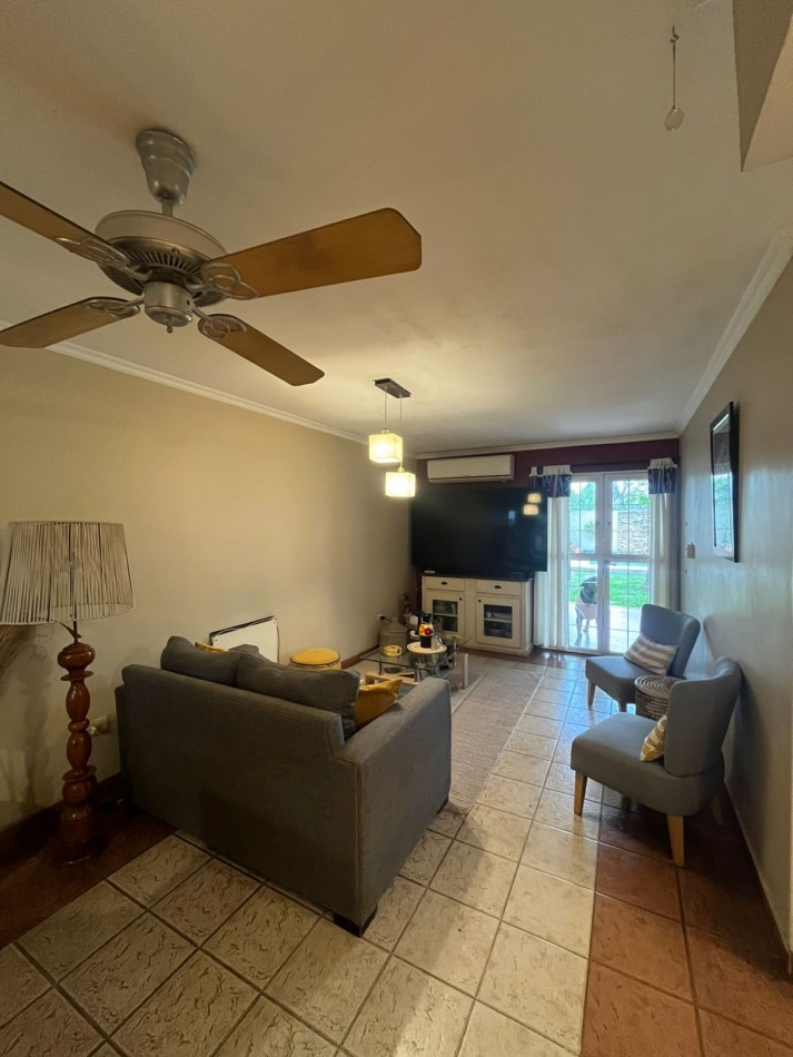 HERMOSA CASA APTA CREDITO EN BARRIO AGRIMENSOR SANTIAGO AL 4500 APTA CREDITO 