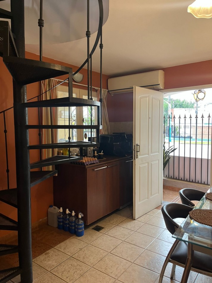 HERMOSA CASA APTA CREDITO EN BARRIO AGRIMENSOR SANTIAGO AL 4500 APTA CREDITO 