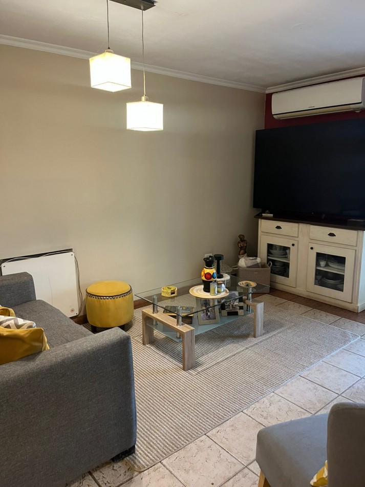 HERMOSA CASA APTA CREDITO EN BARRIO AGRIMENSOR SANTIAGO AL 4500 APTA CREDITO 