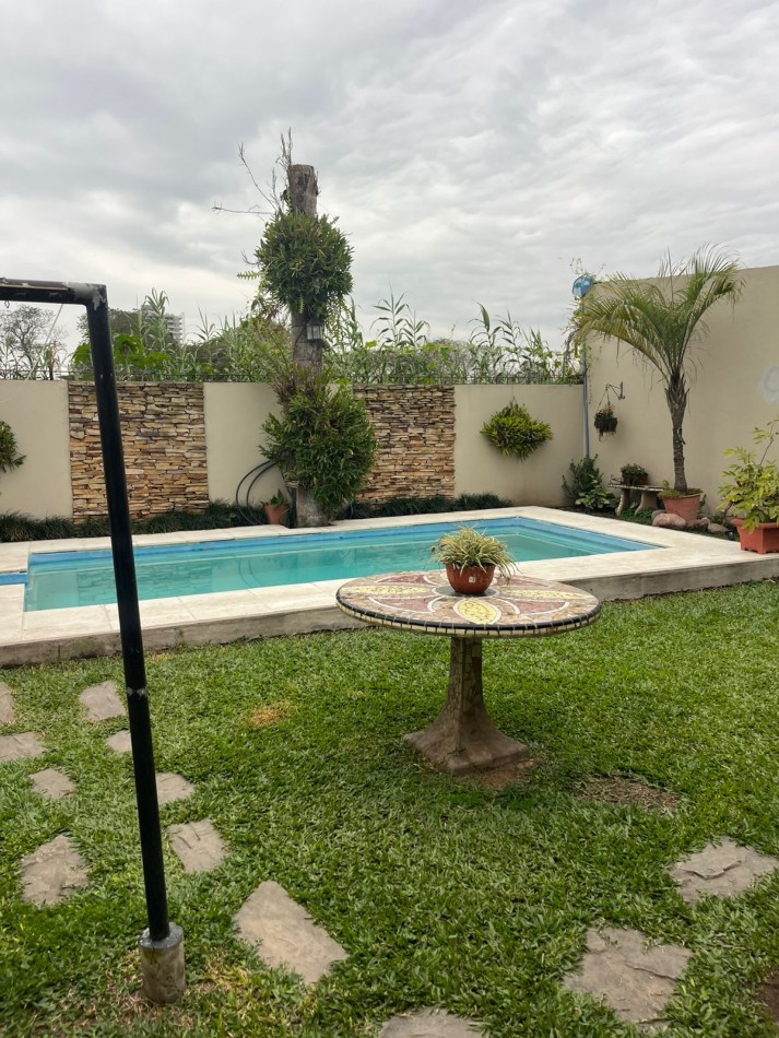 HERMOSA CASA APTA CREDITO EN BARRIO AGRIMENSOR SANTIAGO AL 4500 APTA CREDITO 