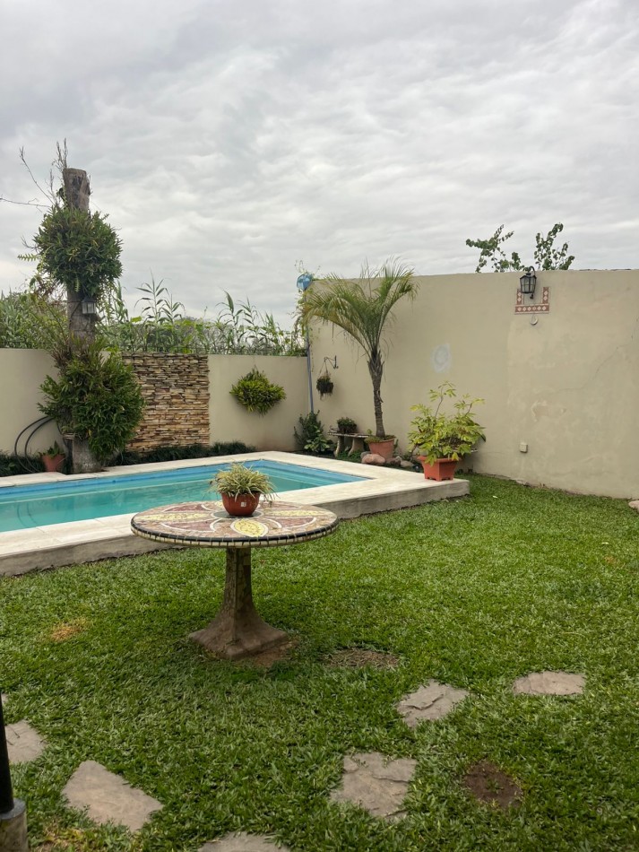 HERMOSA CASA APTA CREDITO EN BARRIO AGRIMENSOR SANTIAGO AL 4500 APTA CREDITO 