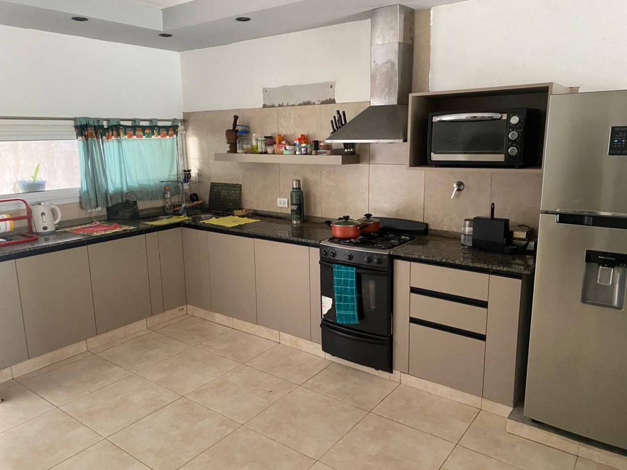 CASA EN TAFI VIEJO DE TRES DORMITORIOS CON PILETA APTA CREDITO EN BARRIO LAS FLORES 