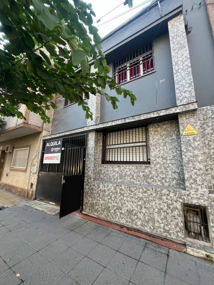 DUPLEX DE TRES DORMITORIOS EN BARRIO SUR RONDEAU AL 400 CON COCHERA