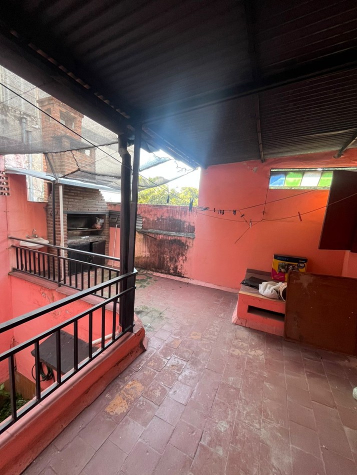 DUPLEX DE TRES DORMITORIOS EN BARRIO SUR RONDEAU AL 400 CON COCHERA