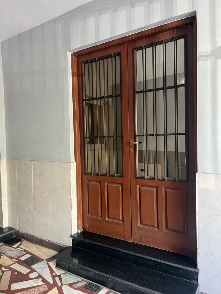 DUPLEX DE TRES DORMITORIOS EN BARRIO SUR RONDEAU AL 400 CON COCHERA