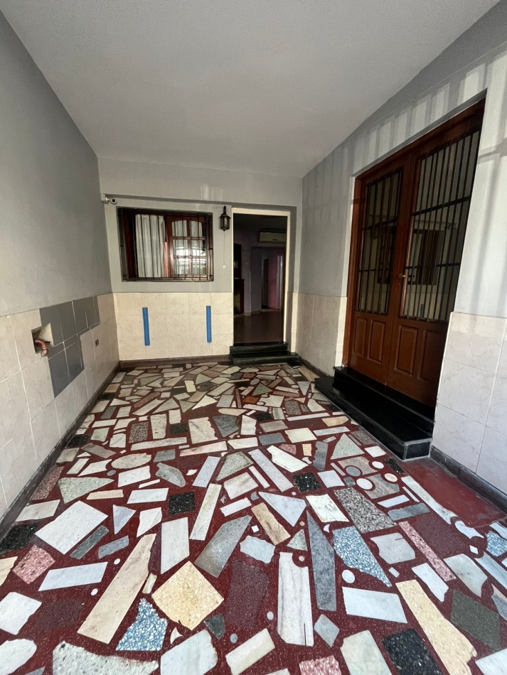 DUPLEX DE TRES DORMITORIOS EN BARRIO SUR RONDEAU AL 400 CON COCHERA