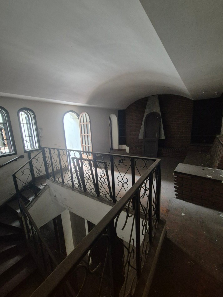 INMUEBLE EN CRISOSTOMO ALVAREZ 187 PARA REMODELAR ZONA EN DESARROLLO COMERCIAL