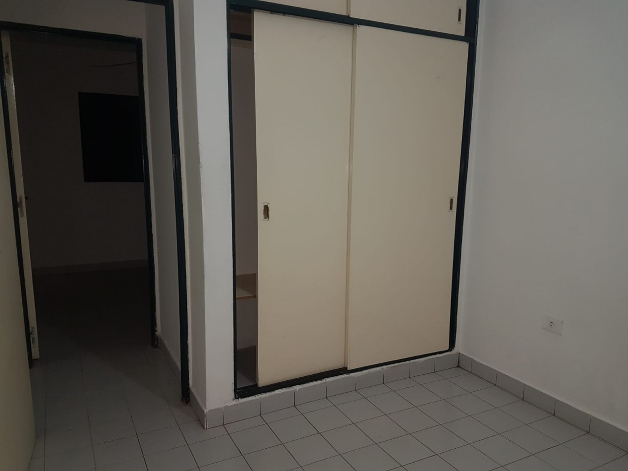 CASA EN BARRIO MIRADOR DE SHOENSTATT DE TRES DORMITORIOS CON COCHERA Y FONDO