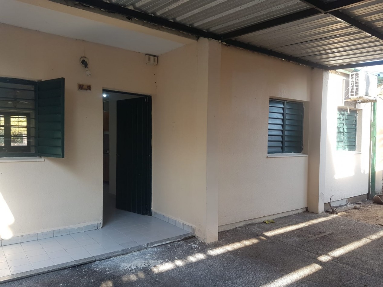 CASA EN BARRIO MIRADOR DE SHOENSTATT DE TRES DORMITORIOS CON COCHERA Y FONDO