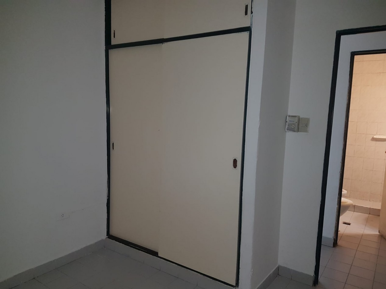 CASA EN BARRIO MIRADOR DE SHOENSTATT DE TRES DORMITORIOS CON COCHERA Y FONDO