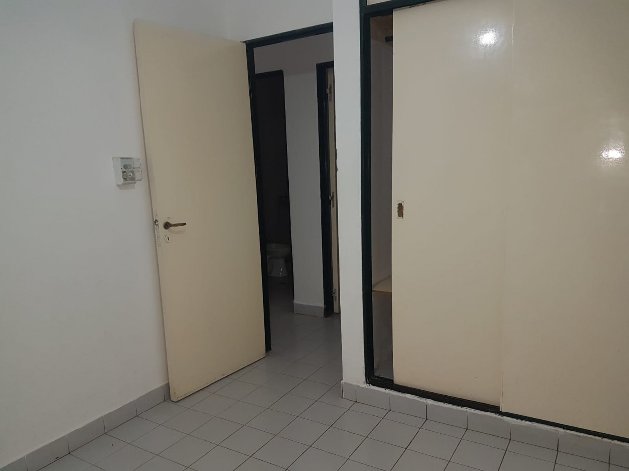 CASA EN BARRIO MIRADOR DE SHOENSTATT DE TRES DORMITORIOS CON COCHERA Y FONDO