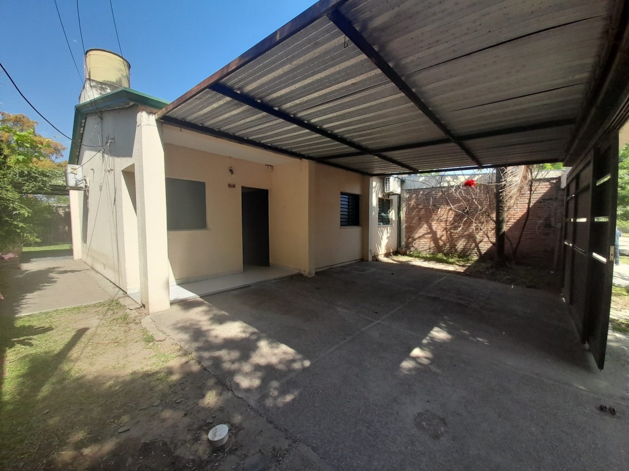 CASA EN BARRIO MIRADOR DE SHOENSTATT DE TRES DORMITORIOS CON COCHERA Y FONDO