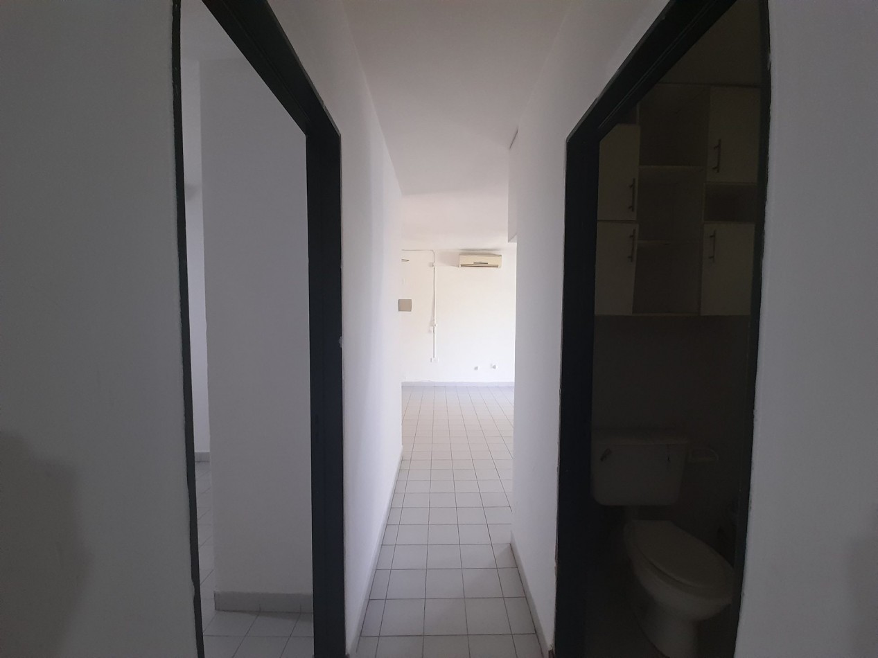 CASA EN BARRIO MIRADOR DE SHOENSTATT DE TRES DORMITORIOS CON COCHERA Y FONDO