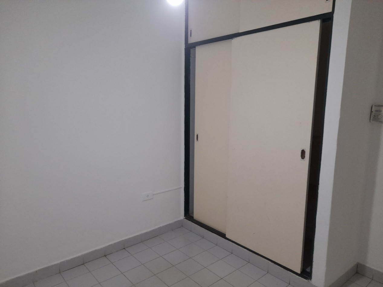 CASA EN BARRIO MIRADOR DE SHOENSTATT DE TRES DORMITORIOS CON COCHERA Y FONDO