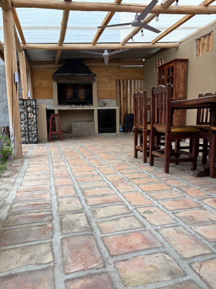 COMPLEJO DE DOS CABAÑAS EN FUNCIONAMIENTO EN CAFAYATE SALTA ESTILO RUSTICO HERMOSAS 