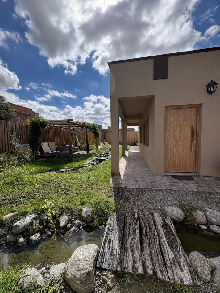 COMPLEJO DE DOS CABAÑAS EN FUNCIONAMIENTO EN CAFAYATE SALTA ESTILO RUSTICO HERMOSAS 