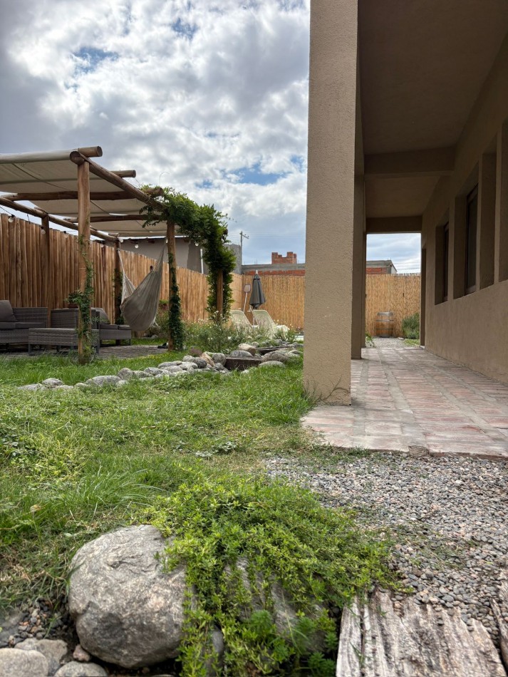 COMPLEJO DE DOS CABAÑAS EN FUNCIONAMIENTO EN CAFAYATE SALTA ESTILO RUSTICO HERMOSAS 