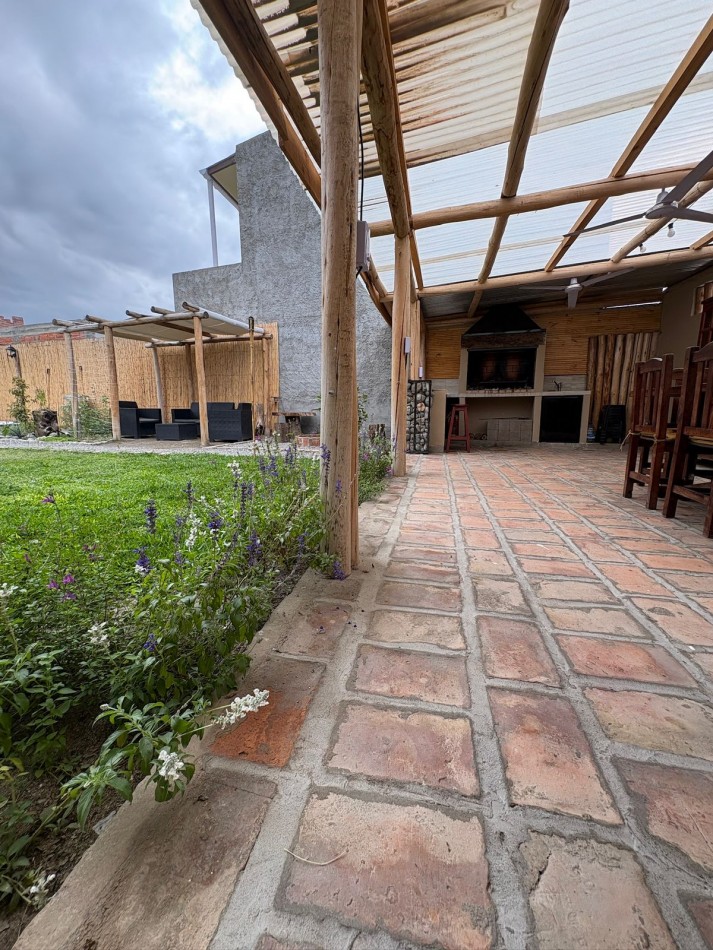 COMPLEJO DE DOS CABAÑAS EN FUNCIONAMIENTO EN CAFAYATE SALTA ESTILO RUSTICO HERMOSAS 