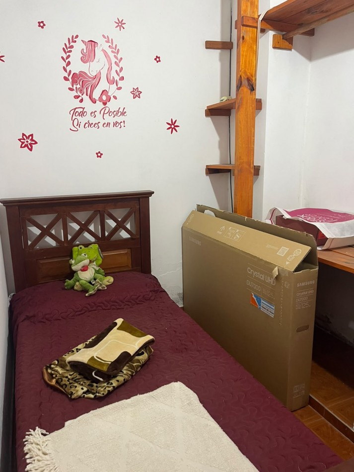 CASA DE DOS PLANTAS CINCO DORMITORIOS CON COCHERA APTA CREDITO A METROS AVENIDA ALEM AL 1200