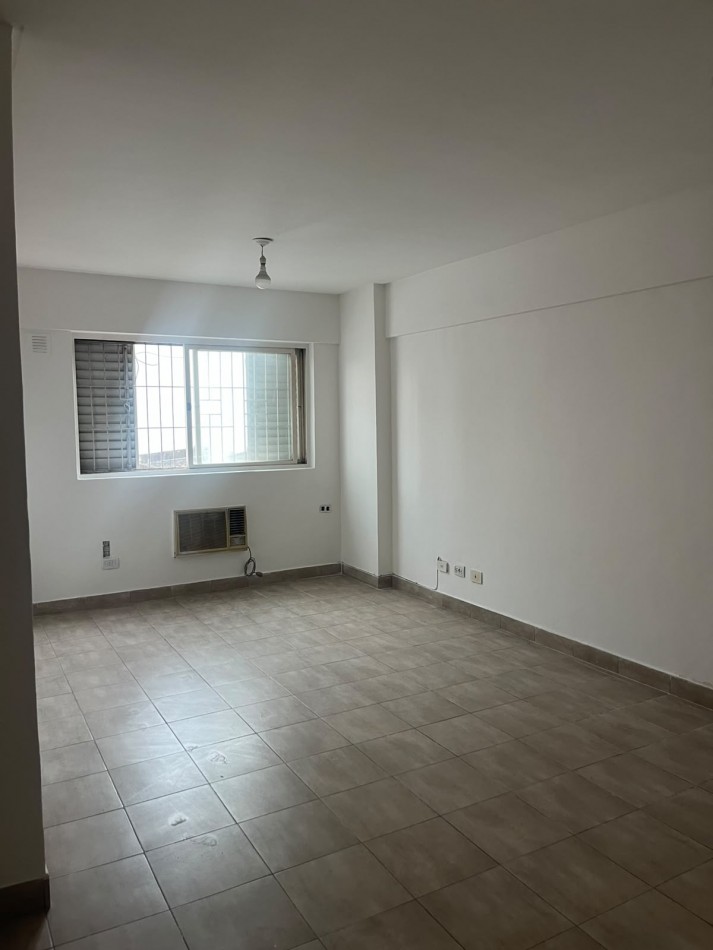 DEPARTAMENTO DE TRES DORMITORIOS EN CHACABUCO AL 200 