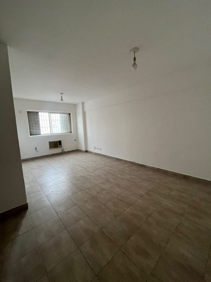 DEPARTAMENTO DE TRES DORMITORIOS EN CHACABUCO AL 200 