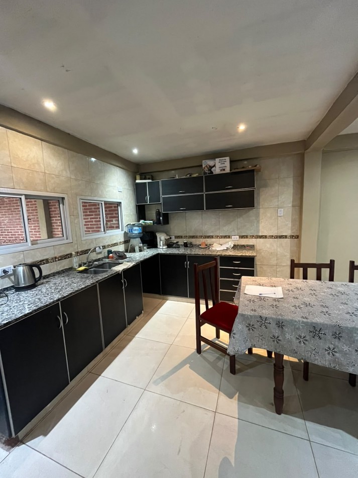 CASA DE DOS DORMITORIOS EN YERBA BUENA BARRIO NICOLAS AVELLANEDA ALTURA PERON AL 200 CON COCHERA