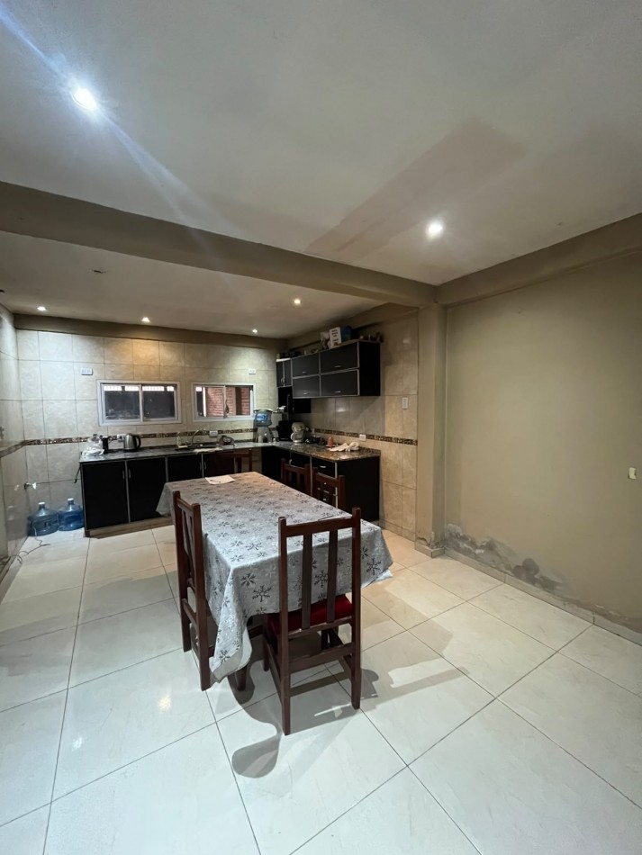 CASA DE DOS DORMITORIOS EN YERBA BUENA BARRIO NICOLAS AVELLANEDA ALTURA PERON AL 200 CON COCHERA