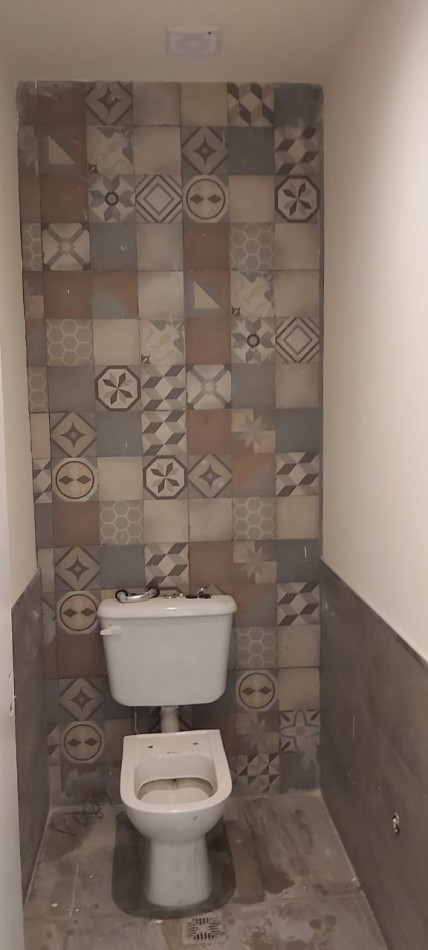 AMPLIO LOCAL COMERCIAL DOBLE ALTURA CON BAÑO Y ENTREPISO EN SAN JUAN 285