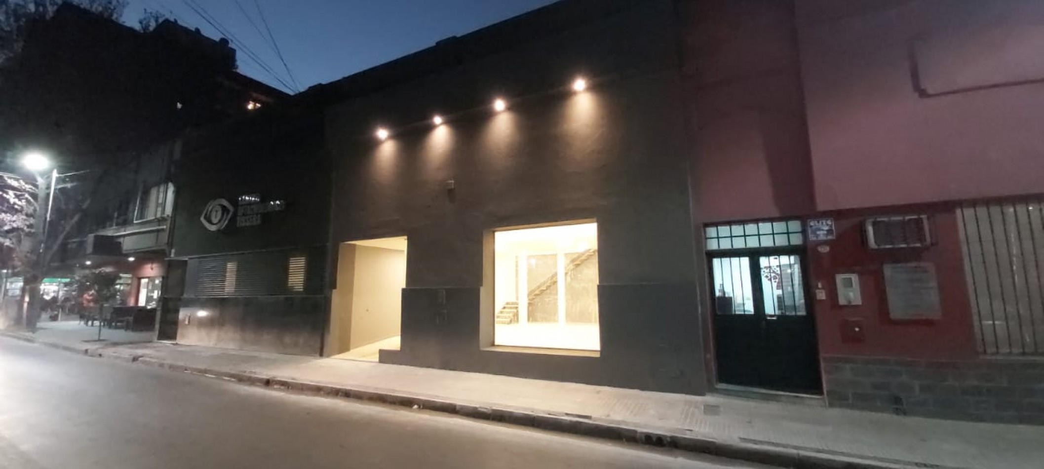 AMPLIO LOCAL COMERCIAL DOBLE ALTURA CON BAÑO Y ENTREPISO EN SAN JUAN 285