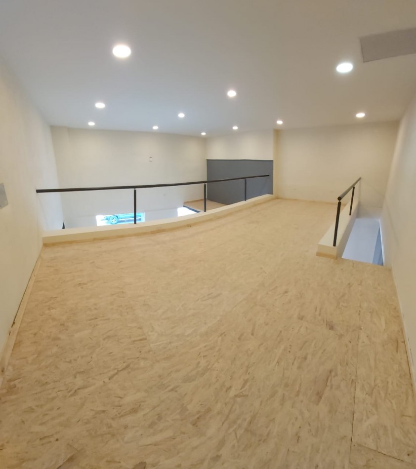 AMPLIO LOCAL COMERCIAL DOBLE ALTURA CON BAÑO Y ENTREPISO EN SAN JUAN 285