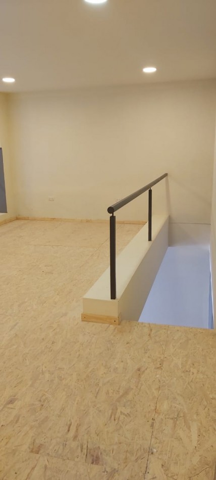 AMPLIO LOCAL COMERCIAL DOBLE ALTURA CON BAÑO Y ENTREPISO EN SAN JUAN 285